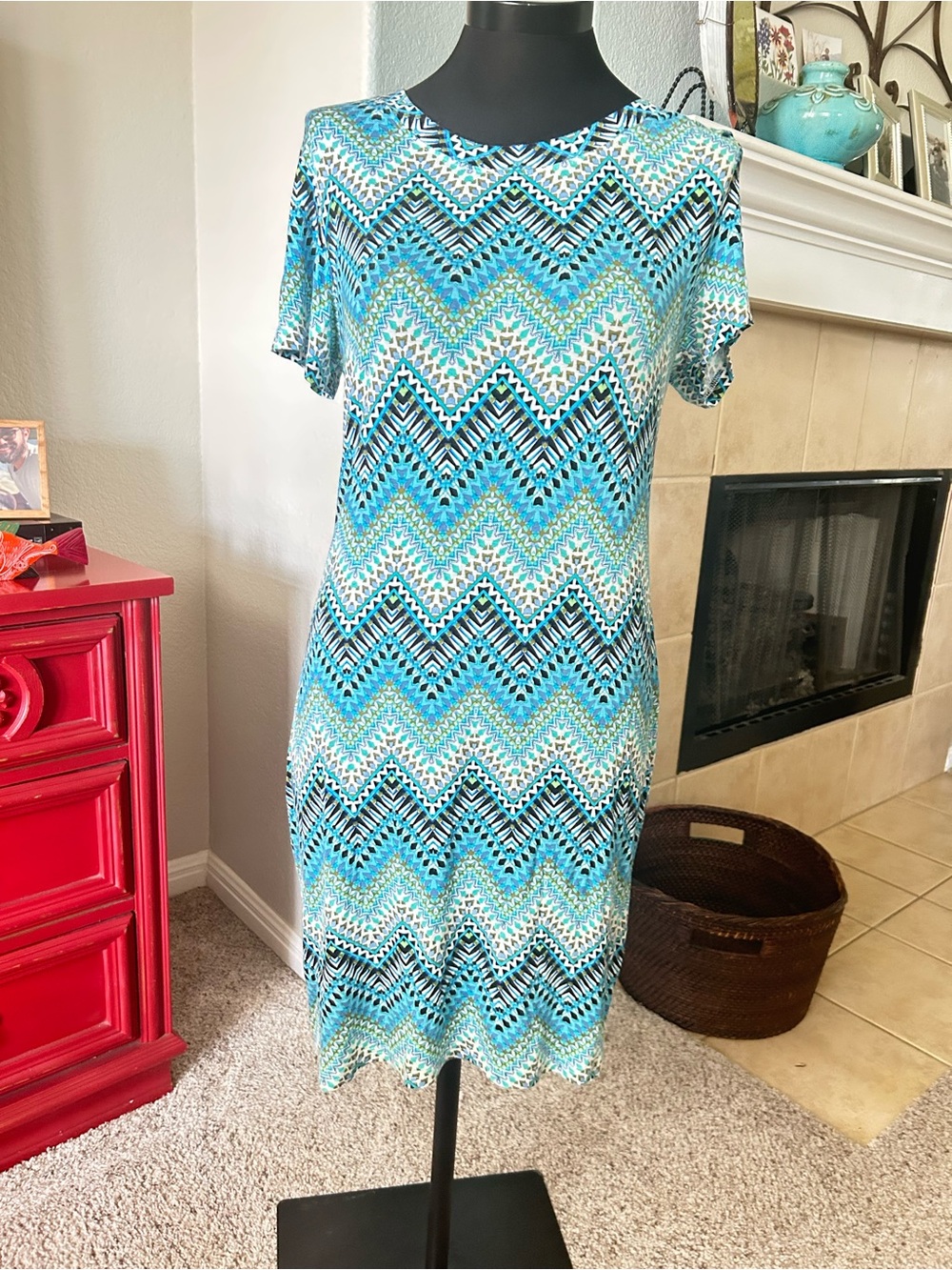 Kozlyne Blue Chevron Pattern Short Sleeve Shift Dress. Size PM. NWTGS